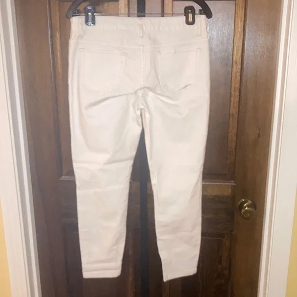 Aeropostale Cream or Bone Colored Skinny Ankle Cropped Jeans Versatile Fit - Picture 6 of 9